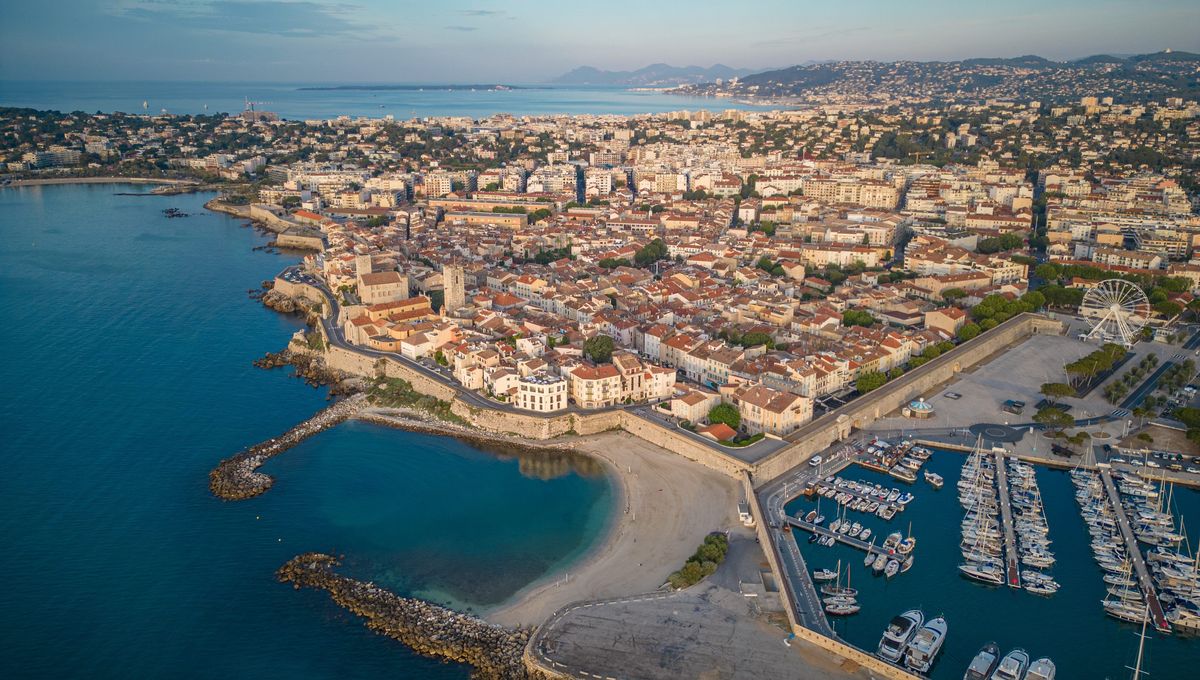 Les 10 plus belles promenades à faire à Antibes : guide lifestyle 2025
