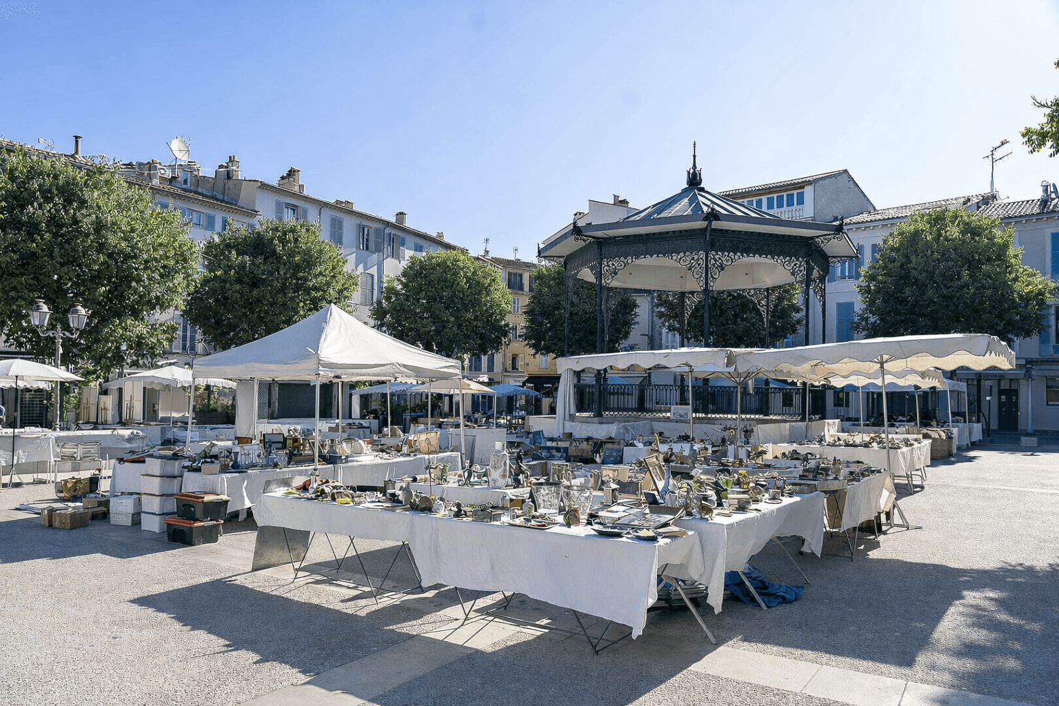 Marchés d'Antibes : Guide Complet 2025 - Marché Provençal, Horaires & Adresses