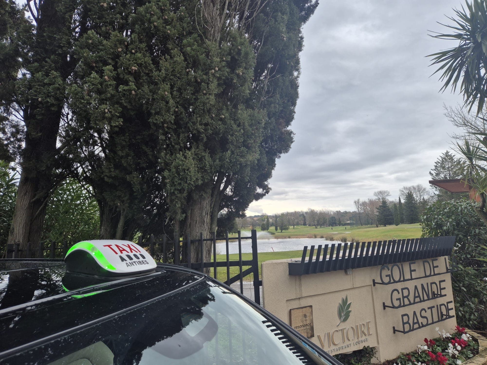 Taxi Antibes Numéro : Appelez un Taxi 24h/24 – Réponse Immédiate