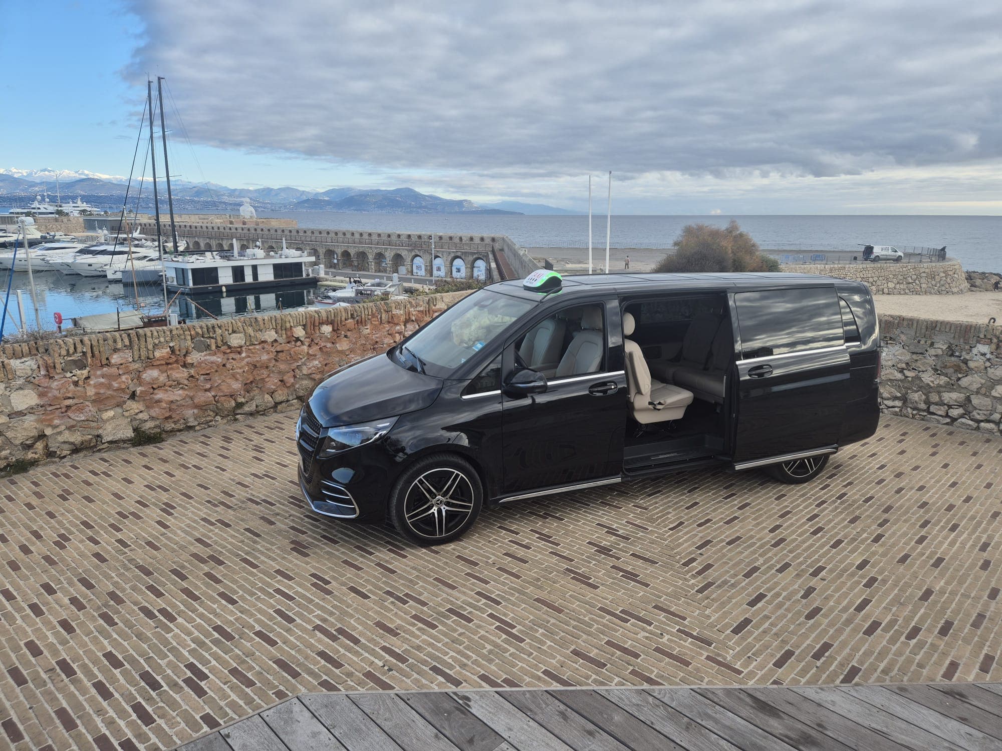 Taxi Antibes au Port Vauban pour transfert vers l'aéroport Nice