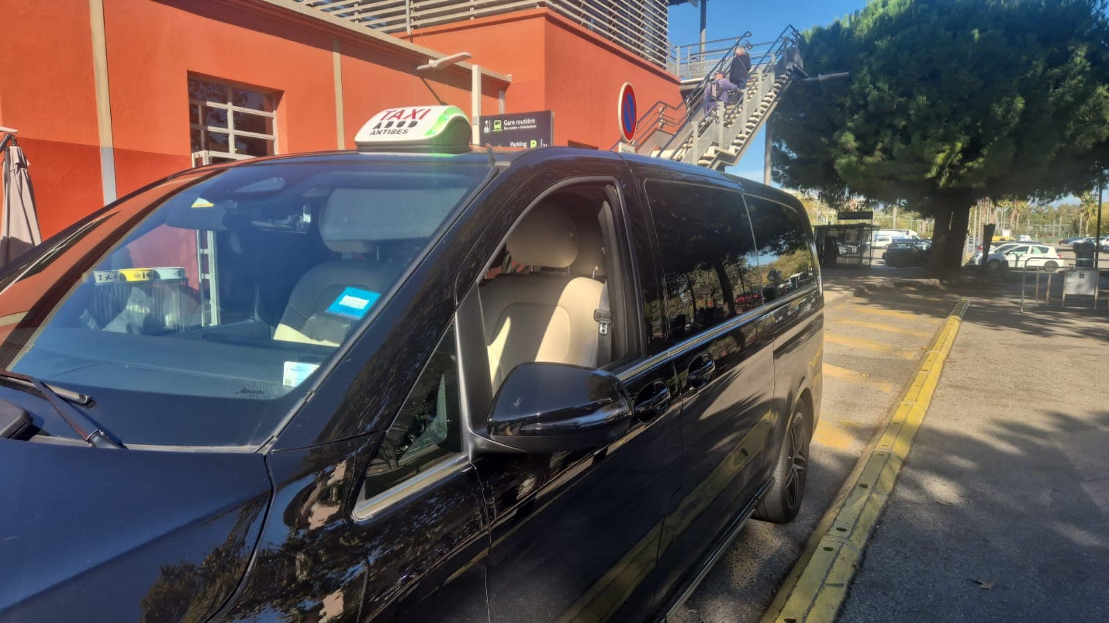 Taxi Gare Antibes – Réservation 24/7 depuis la gare SNCF