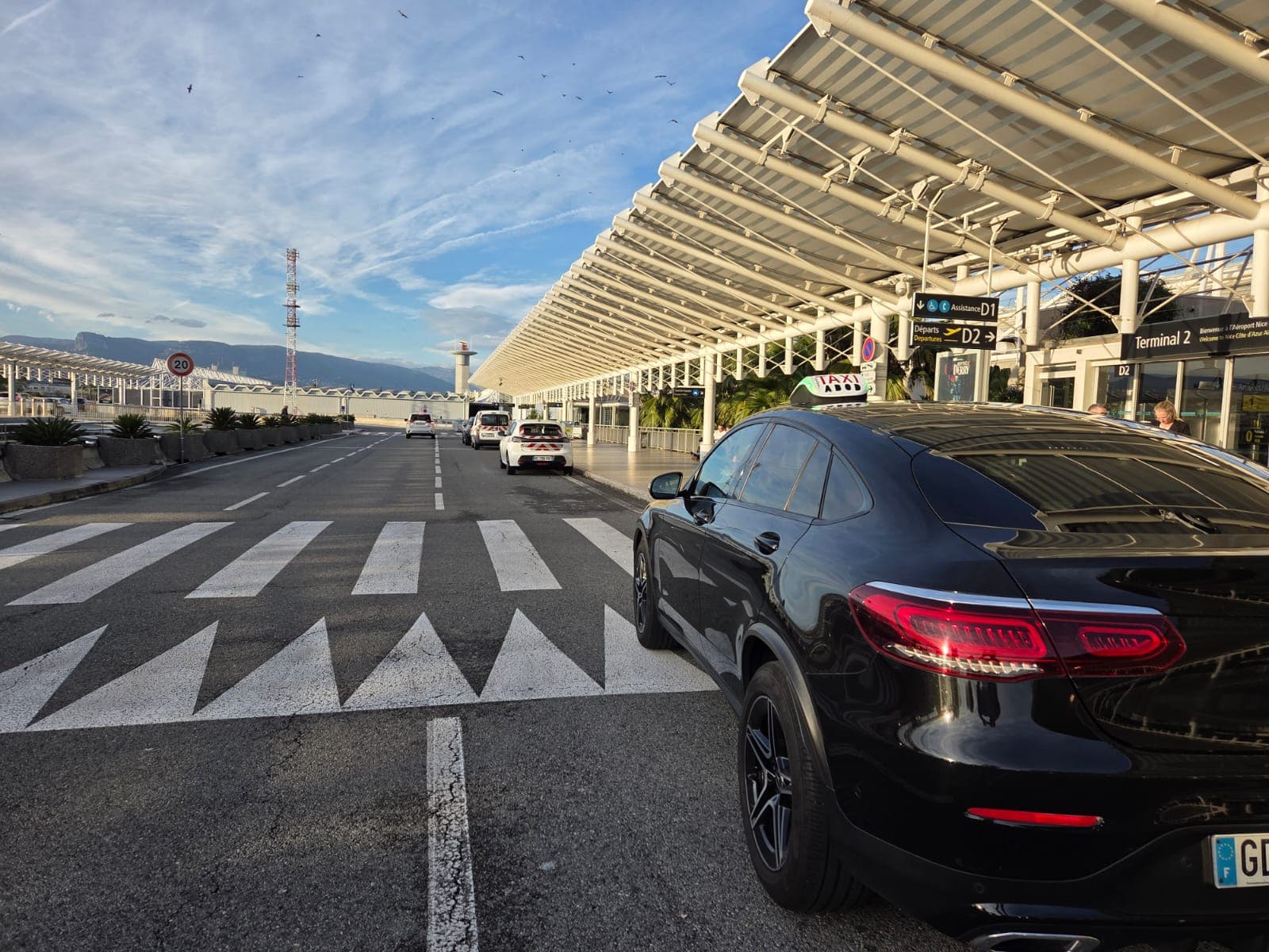 Taxi Nice 06 : Votre partenaire de confiance pour les transferts aéroport et transports sur la Côte d'Azur