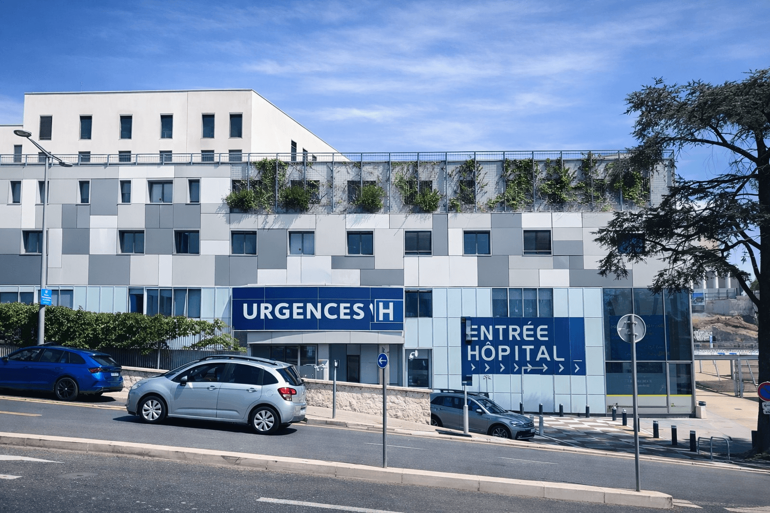 Bâtiment de l'Hôpital Pasteur à Nice, destination d'un taxi médical depuis Antibes