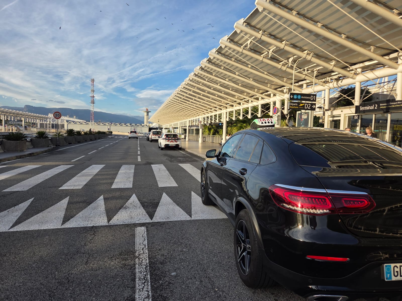 Taxi Nice 06 : Votre partenaire de confiance pour les transferts aéroport et transports sur la Côte d'Azur