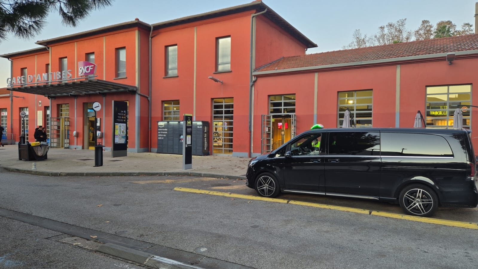 Taxi à la gare SNCF d'Antibes